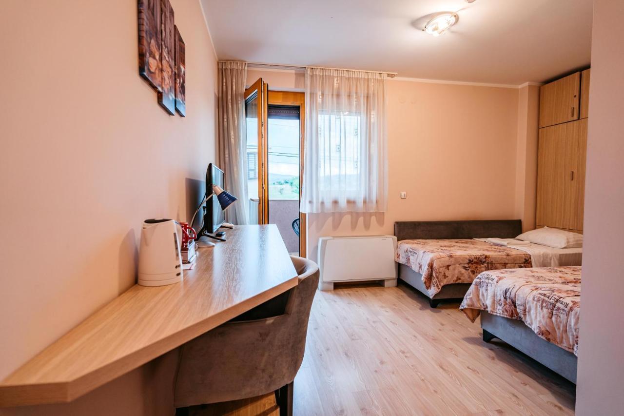 Lotos Depandans Hotel Ni Exterior foto